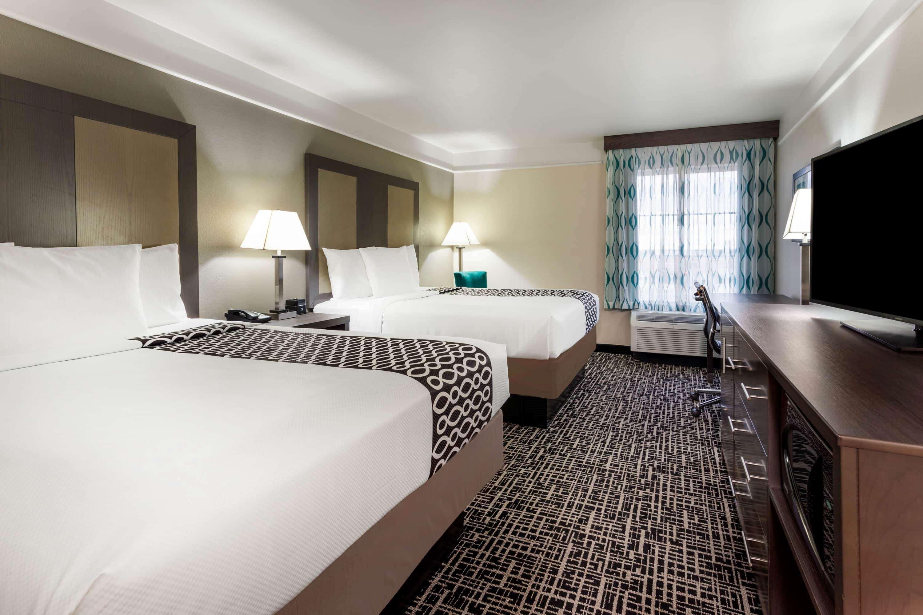 La Quinta By Wyndham Seguin Hotel Exterior photo