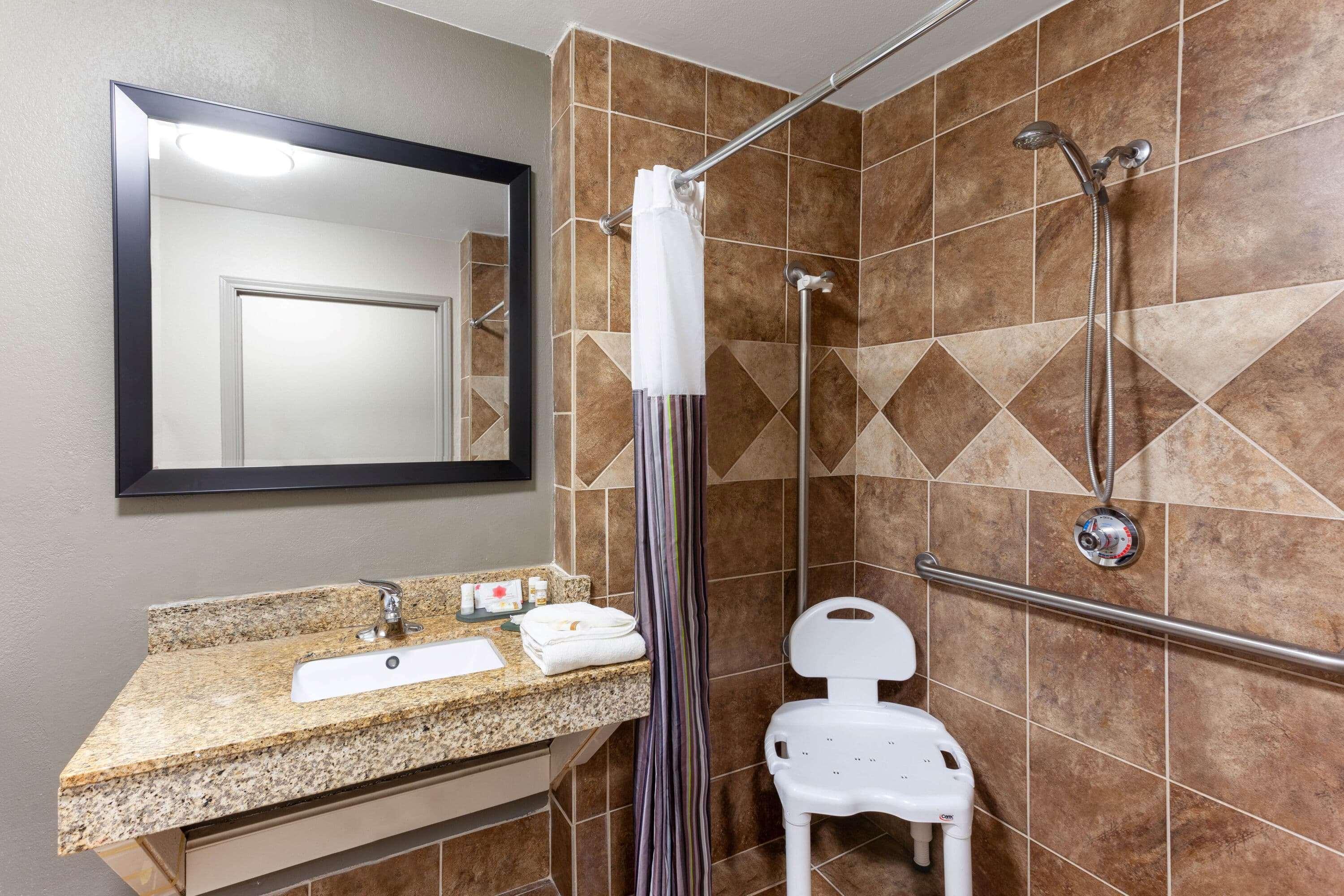 La Quinta By Wyndham Seguin Hotel Exterior photo
